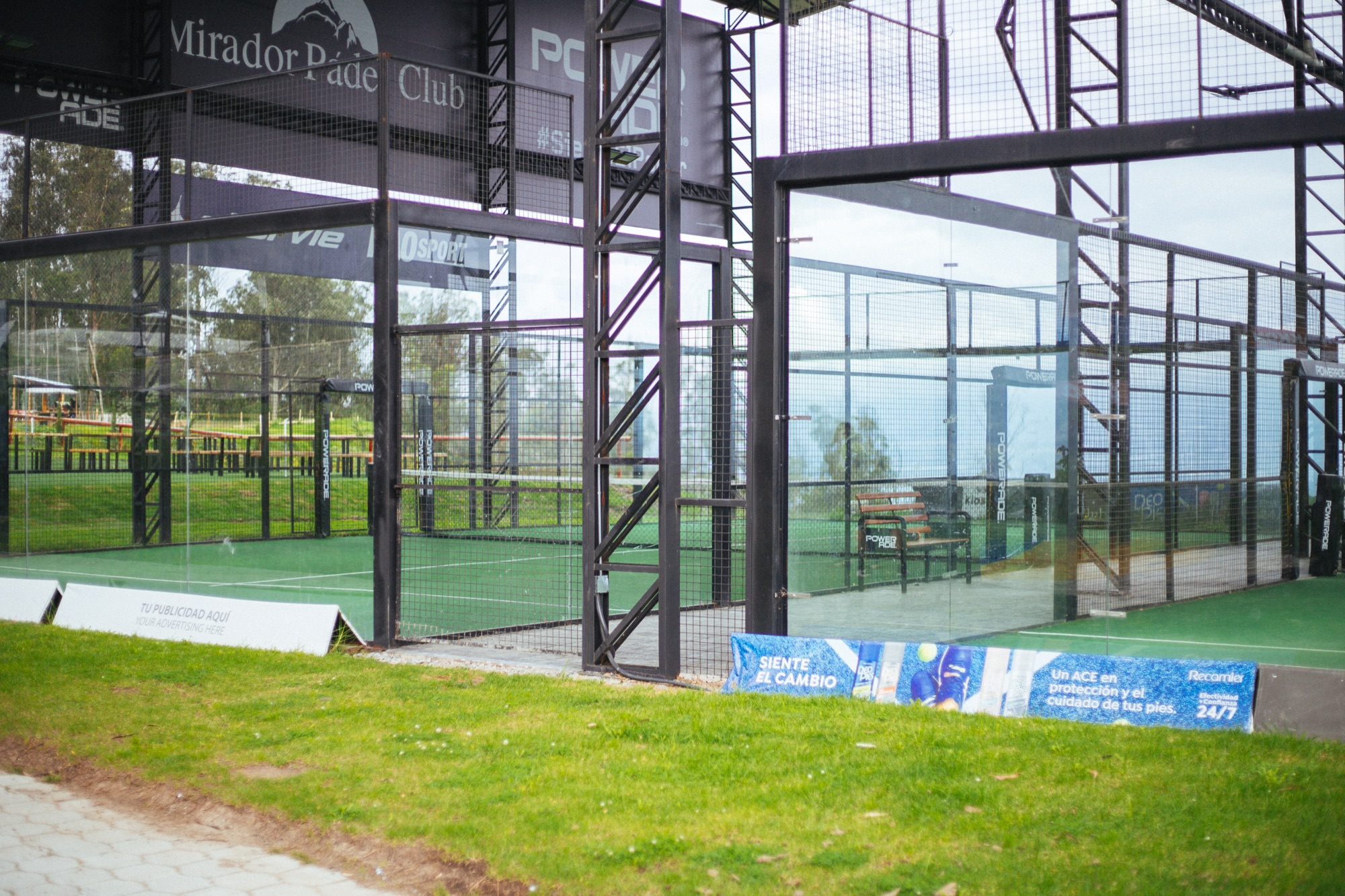 Vista de las canchas panorámicas de Mirador Pádel Club Quito